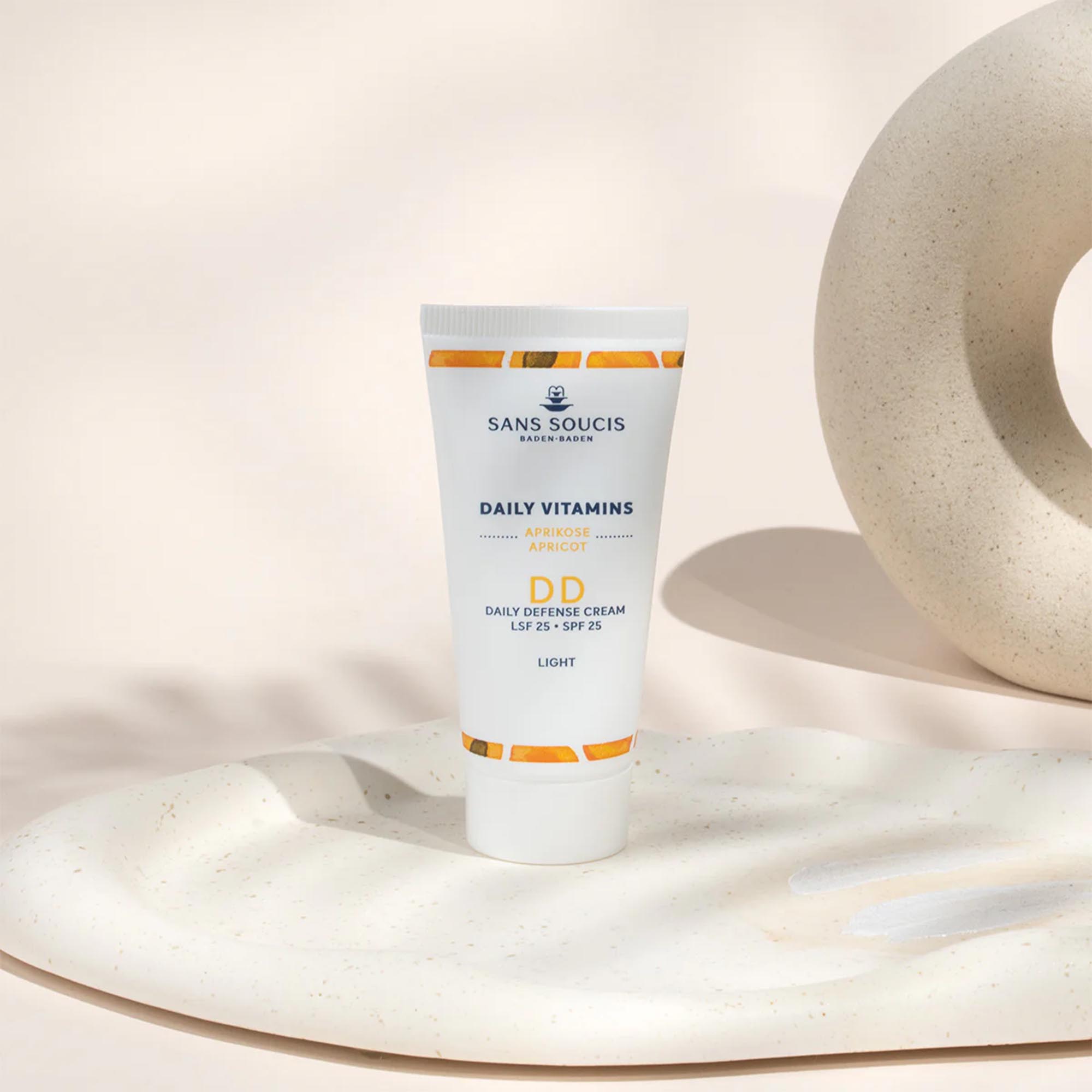 Daily Vitamins CC Cream Light crema defensa diaria spf 25 sans soicus